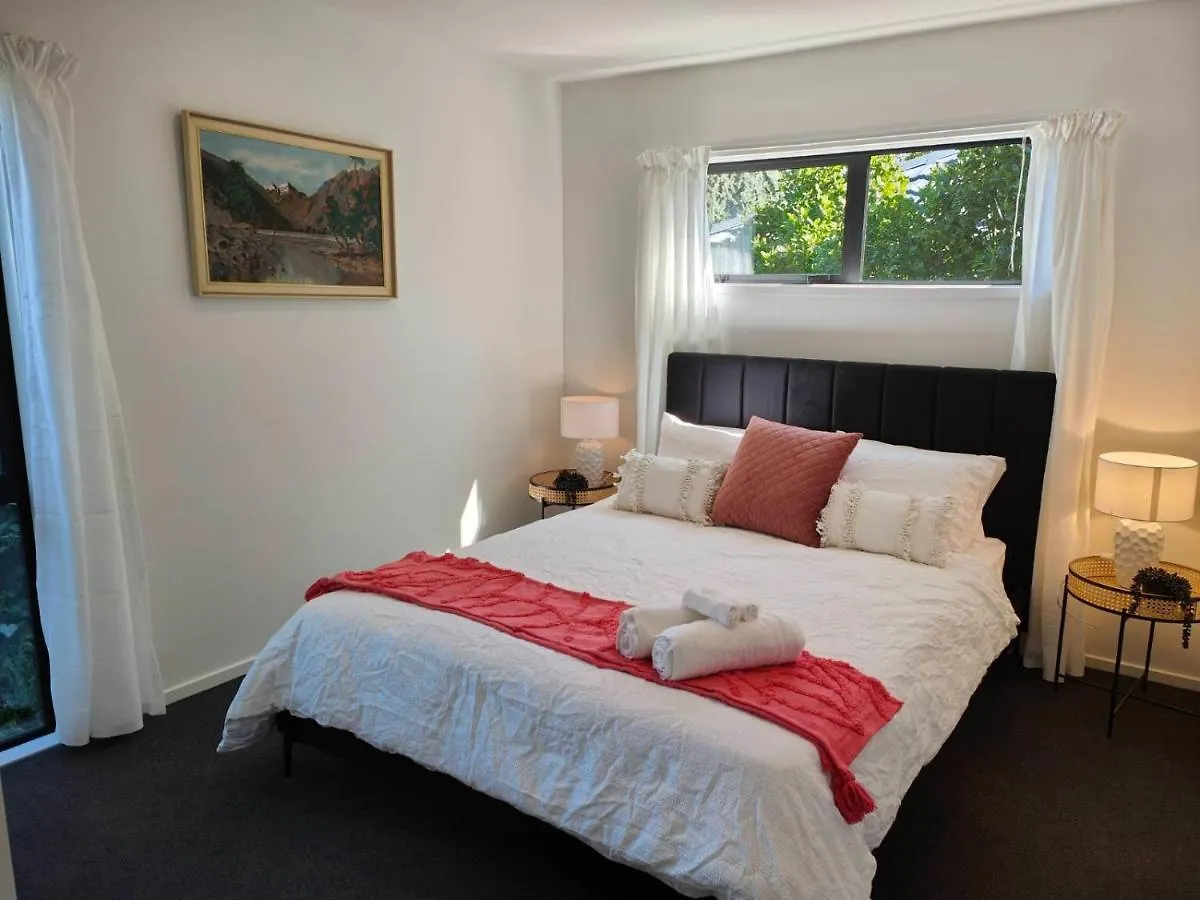 Holiday home Beautiful Home Near Everything! Christchurch